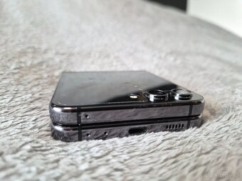 Samsung Galaxy Z Flip5 Graphite - 9