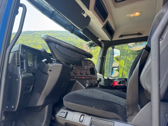 Mercedes-Benz Antos valník s hydraulickou rukou - 9