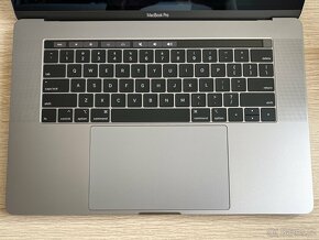 Apple MacBook Pro 15" (2019) - i9 2,40GHz, 16GB, 512GB, 555X - 9