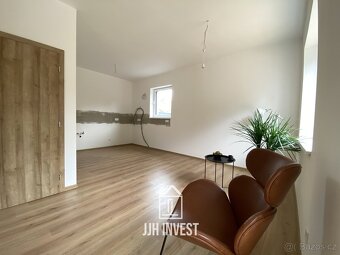 Pronájem domu 5+kk, 139 m2 se zahradou, terasou a balkonem – - 9