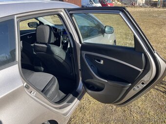 Hyundai i30 1.6 CRDi - 9