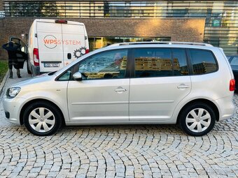 Volkswagen Touran 2.0TDI 103KW MANUÁL LED VÝHŘEV SERVISKA - 9