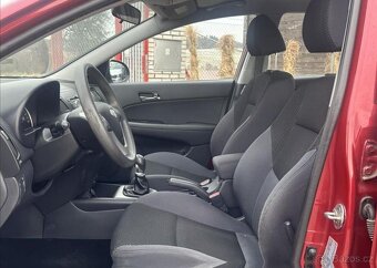 Hyundai i30 1,4 CVVT 1.MAJITEL ČR +ALU benzín manuál 80 kw - 9