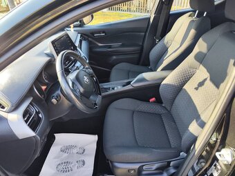 Toyota C-HR 1.8 Hybrid E-CVT rok 2021 - 9