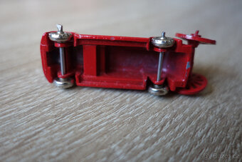Kovový model hasičů Matchbox No. 9 Dennis Fire Engine - 9