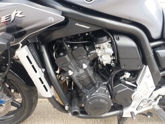 YAMAHA FZS 1000 FAZER - 9