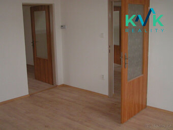 Pronájem bytu 3 + 1, v OV, cihla, 92 m2, ulice Slepá, Karlov - 9