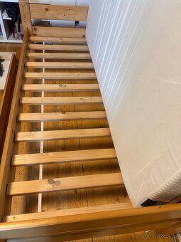 Dřevěná postel - 9