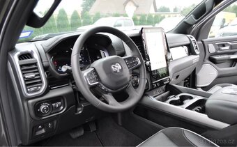 LARAMIE NIGHT PREMIUM 2025 3.0 Twin Turbo 420 KM - 9