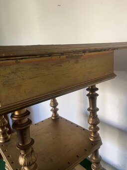 Starožitný drevenný stolík - 9