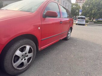 Škoda Fabia 1.4 16V kombi – bez STK, na opravu nebo na díly - 9