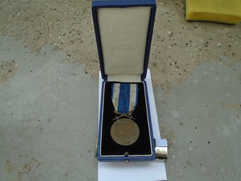 VOJENSKÉ ODZNAKY - 9
