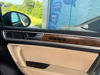 Volkswagen Touareg 4MOTION Maximální výbava - 9