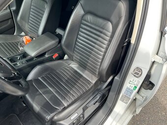 VW Passat B8 combi TDi 140kw 4motion Webasto R-Line Highline - 9