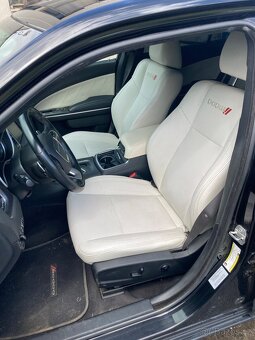 Dodge Charger 5,7 Hemi 410 koní, model 2018, DPH - 9