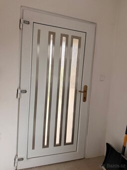 Zánovní okna a dveře + venkovní rolety - 9