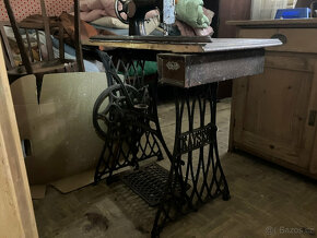 Starožitný šicí šlapací stroj SINGER - 9