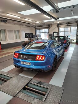 Ford Mustang GT 2019 manuál - 9