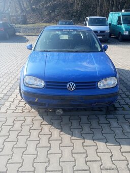 Prodám Volkswagen golf 4 , 1.4 na náhradní díly - 9
