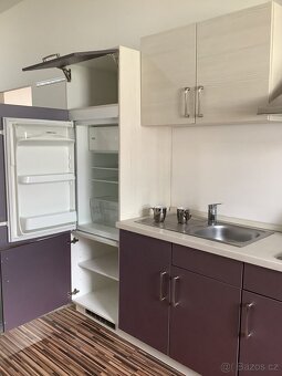 Moderní kuchyně ve fialovém odstínu MOLLY - 9