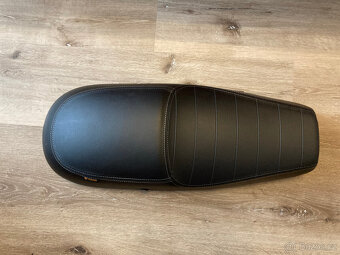 Prodám gelové sedlo Touring Royal Enfield GT 650 - 9