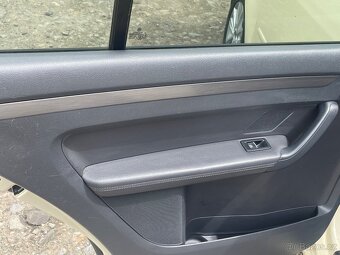TOURAN 2,0 103 kw 7-MÍST - 9