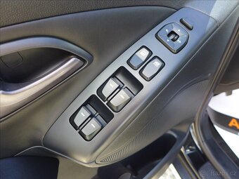 Hyundai ix35 2,0 CRDI 4X4, VÝHŘEV, DIGI AC - 9