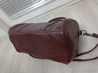 Vínově červená kabelka - 9