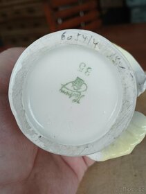 Hezká stará porcelánová soška Papoušek - 9