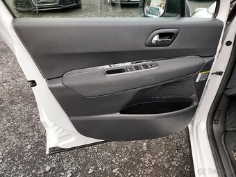 Peugeot 3008 1.6i FACELIFT, r.v. 12/2014, najeto 143.172 km - 9