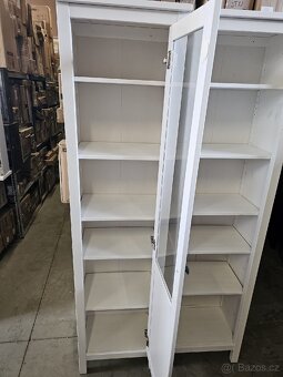 HEMNES VITRÍNA+ KNIHOVNA - 9