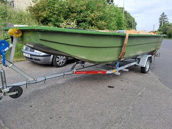 Prodám rybářskou loď včetně dvou motorů a vozíku - 9