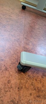 Kancelářský stůl, výškově nastavitelný - 9