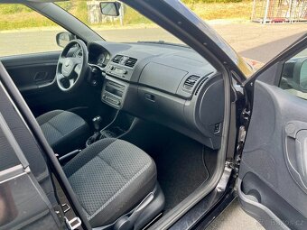 Škoda Fabia Combi 1.2TSI 63kw VÝHŘEV Senzory TEMPOMAT Aux - 9