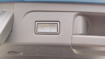 VW Touran 2.0TDI 110kW DSG Highline 1.maj-NEHAV-ČR-DPH - 9