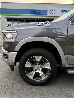 DODGE RAM Laramie 5.7 V8 HEMI—2020—KŮŽE—LED světla —95.000km - 9