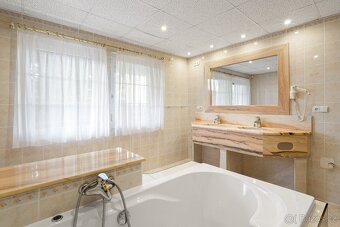 Prodej rodinného domu 600 m² / pozemek 3352 m² obec Plískov - 9