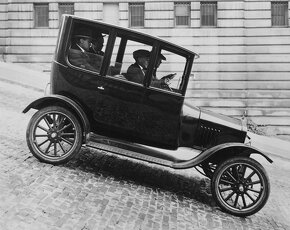 1922 Ford Model T Luxury Sedan - 9