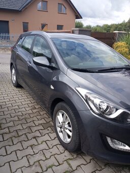Hyundai i30 1,6i 88 kW kombi - 9