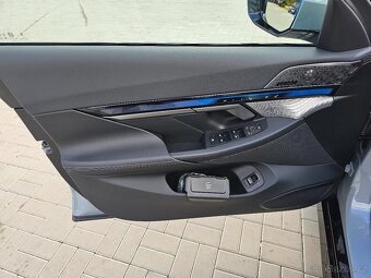 BMW Řada 5, 550e xDrive - 9