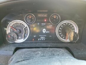 Dodge Ram 5.7 4x4 Laramie lehce bourane - 9
