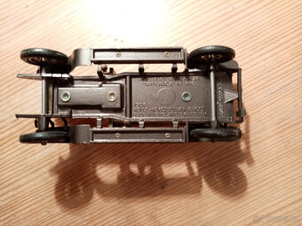 Autíčka Matchbox včetně krabičky - 9