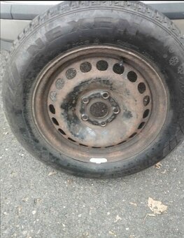 Rezerva s zimní pneu 195/65/15 od Audi - 9