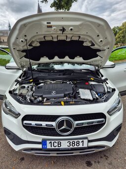 Mercedes Benz GLA200d 2.0 - 9