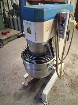 Prodám robot, hnětač 40L, lze řadit rychlosti za provozu - 9