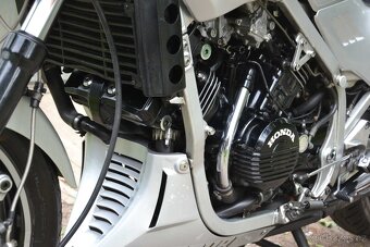 Honda VF 1000F - 9