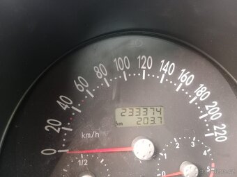 Volkswagen New Beetle - 9