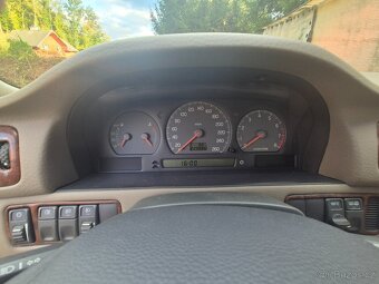 Volvo V70 2.4T 142 kW dovezeno ze Švýcarska (na přihlášení) - 9