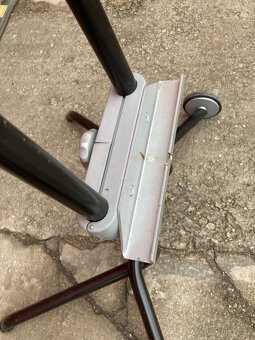 Stojan reklamní, prodejní, pojízdný 500 kč - 9