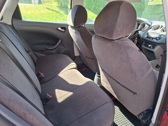 Seat Ibiza najeto jen 17500 km - 9